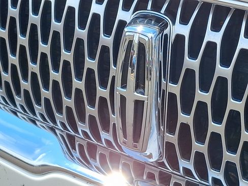 Used 2021 Lincoln Nautilus Reserve AWD/4WD image 4