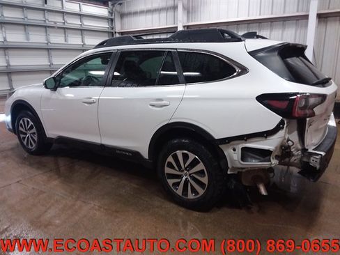 Used 2020 Subaru Outback Premium image 2