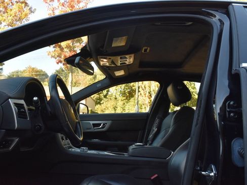 Used 2013 Jaguar XF 3.0 image 33