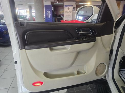 Used 2012 Cadillac Escalade Platinum image 7