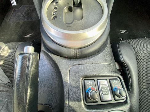 Used 2016 Nissan 370Z Touring RWD image 22
