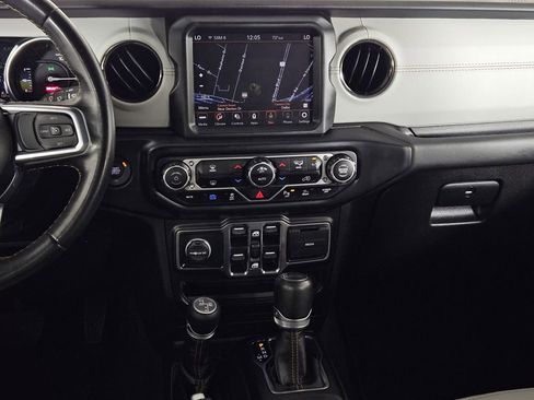 Used 2022 Jeep Wrangler Unlimited Sahara image 9