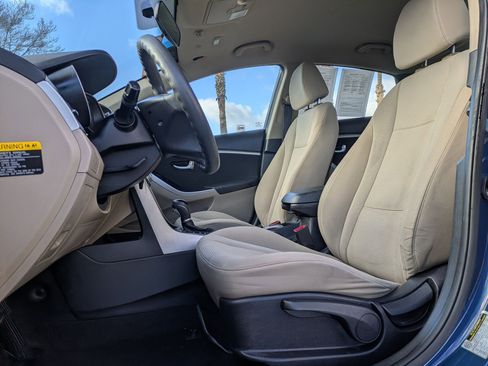 Used 2015 Hyundai Elantra GT image 20