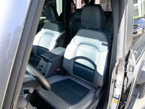 Used 2024 Ford Bronco Outer Banks w/ Sasquatch Package image 19