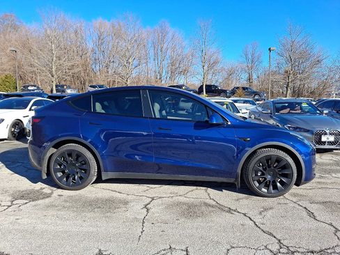 Used 2022 Tesla Model Y Long Range image 7