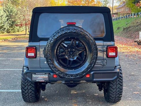 Used 2018 Jeep Wrangler Unlimited Sahara image 25