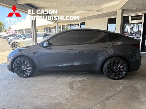 Used 2022 Tesla Model Y Performance AWD/4WD image 8