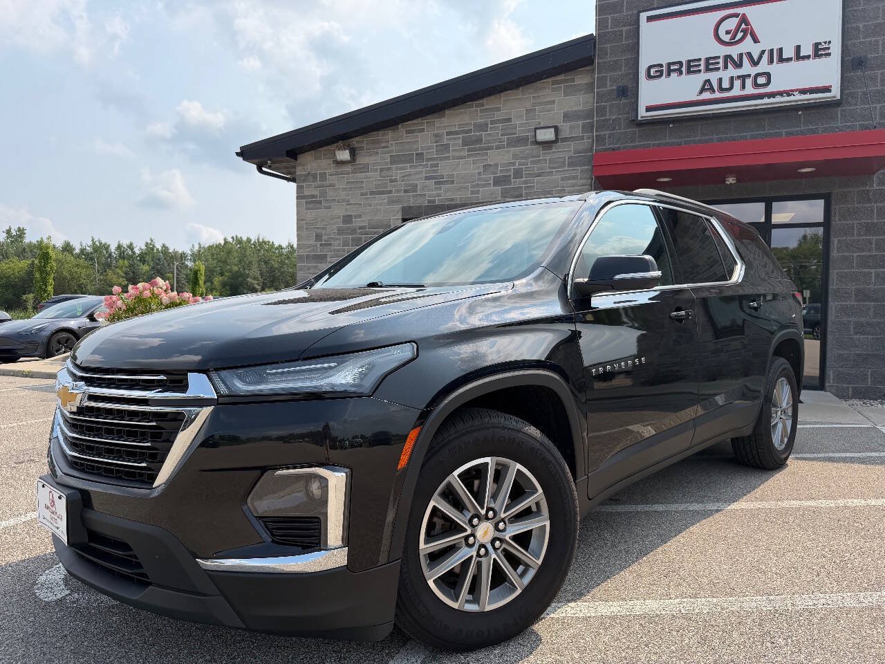 Used 2023 Chevrolet Traverse LT AWD/4WD image 1