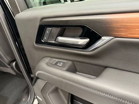 Used 2025 GMC Yukon Denali image 27