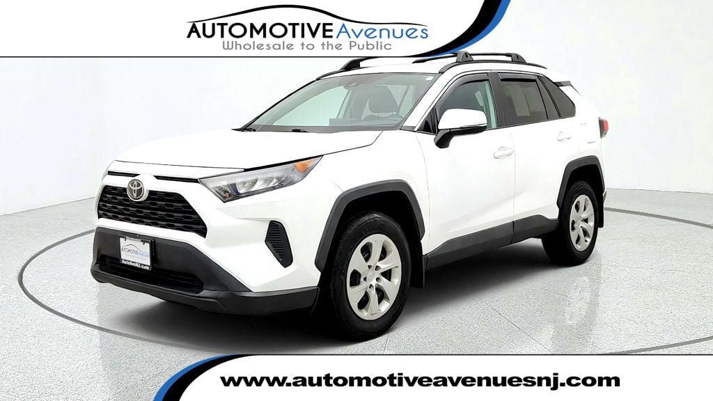 Used 2021 Toyota RAV4 LE AWD/4WD image 1
