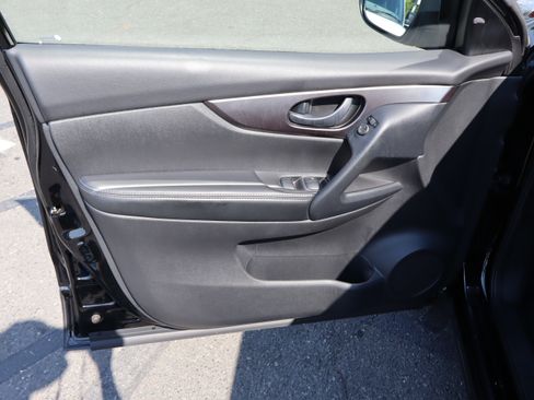 Used 2021 Nissan Rogue Sport S FWD image 15