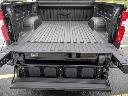 New 2026 Chevrolet Silverado 1500 High Country AWD/4WD image 9