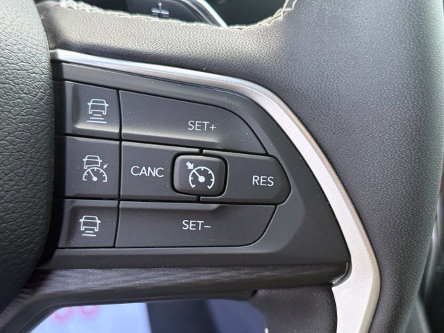 Used 2024 Jeep Grand Cherokee Altitude AWD/4WD image 18