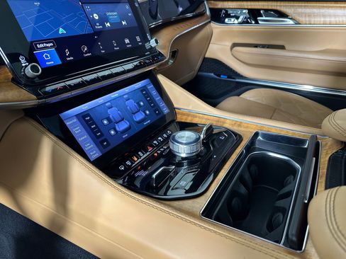 Used 2022 Jeep Grand Wagoneer Series III image 17