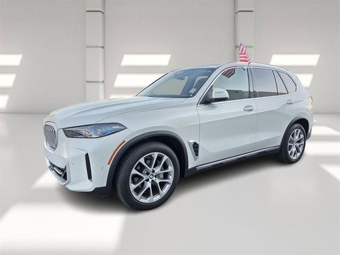 Used 2024 BMW X5 xDrive40i w/ Premium Package image 8