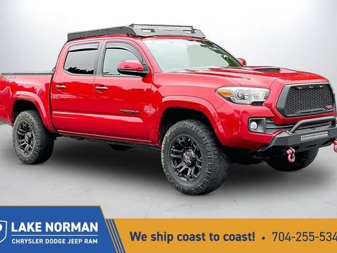 Used 2017 Toyota Tacoma TRD Off-Road AWD/4WD image 1