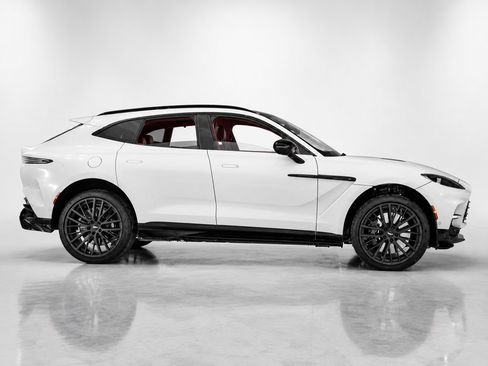 Used 2026 Aston Martin DBX 707 AWD/4WD image 8