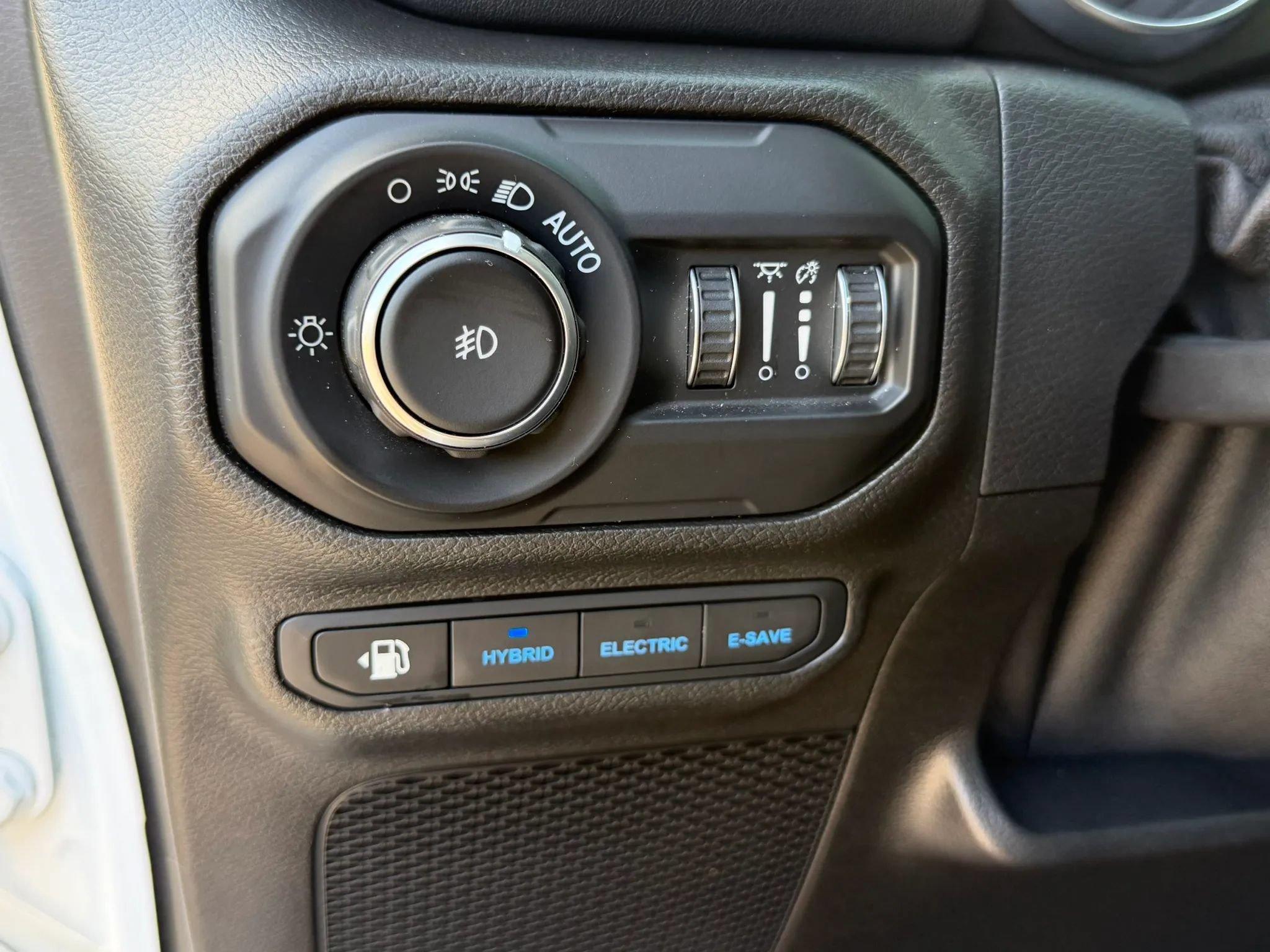 Used 2021 Jeep Wrangler Unlimited Sahara AWD/4WD image 15