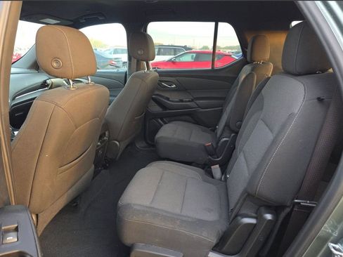 Used 2023 Chevrolet Traverse LT image 8