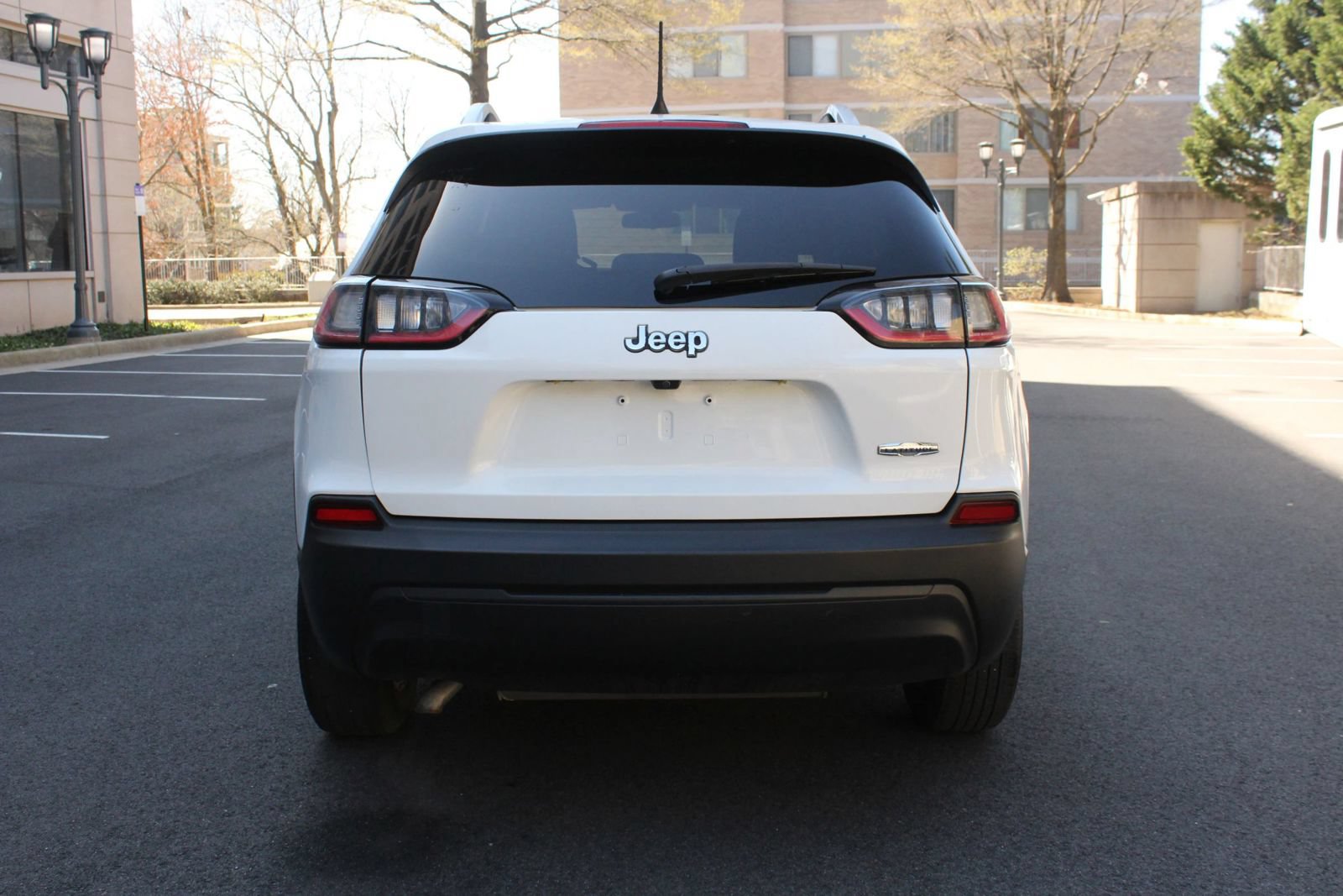 Used 2020 Jeep Cherokee Latitude FWD image 8