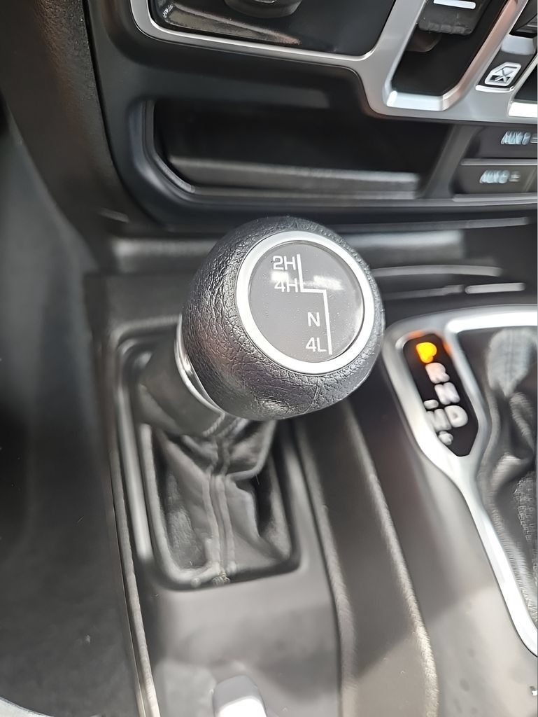 Used 2024 Jeep Wrangler Unlimited Sport AWD/4WD image 13