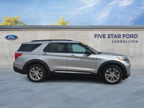 Certified 2023 Ford Explorer XLT w/ Equipment Group 202A RWD image 9