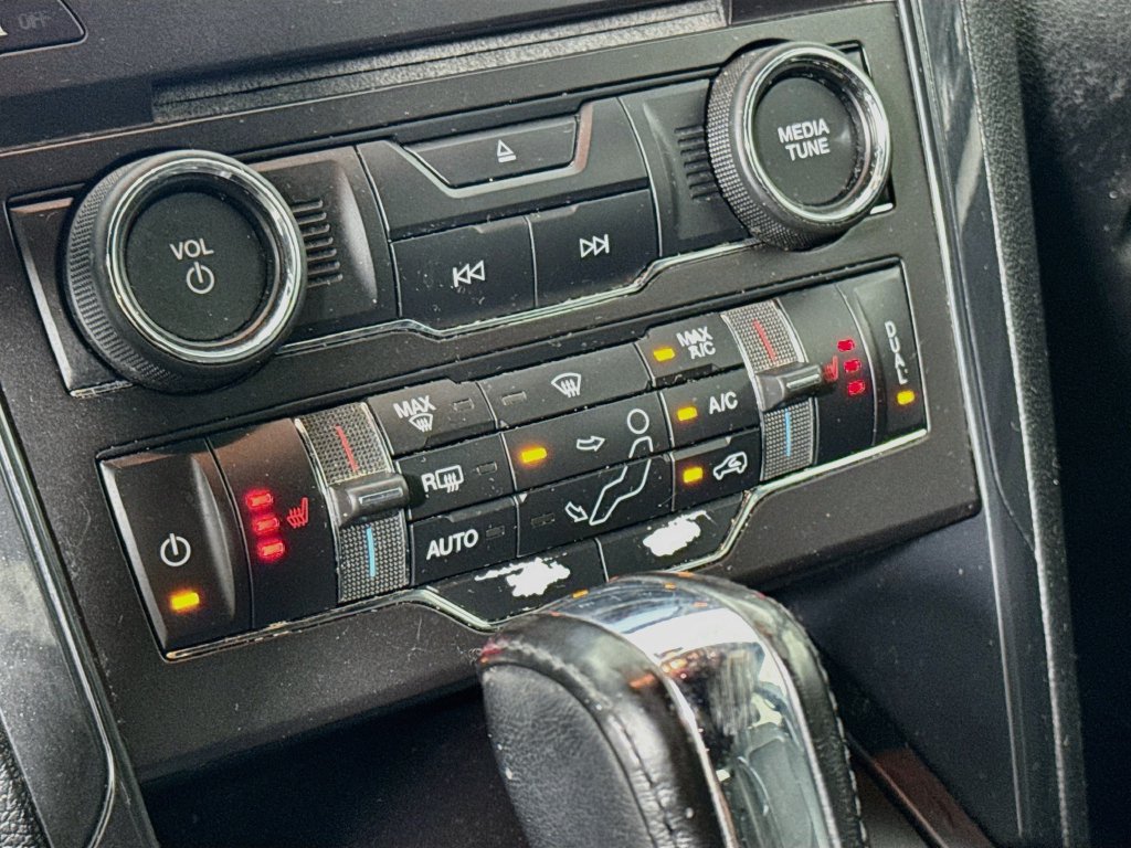 Used 2017 Ford Explorer XLT w/ Equipment Group 202A FWD image 21