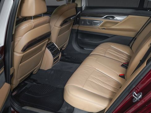 Used 2020 BMW ALPINA B7 xDrive AWD/4WD image 12