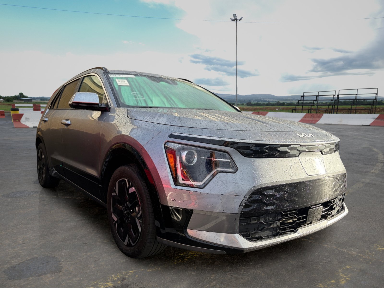 Certified 2023 Kia Niro Wind FWD image 2