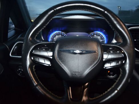 Used 2021 Chrysler Pacifica Touring w/ S Appearance Package image 17