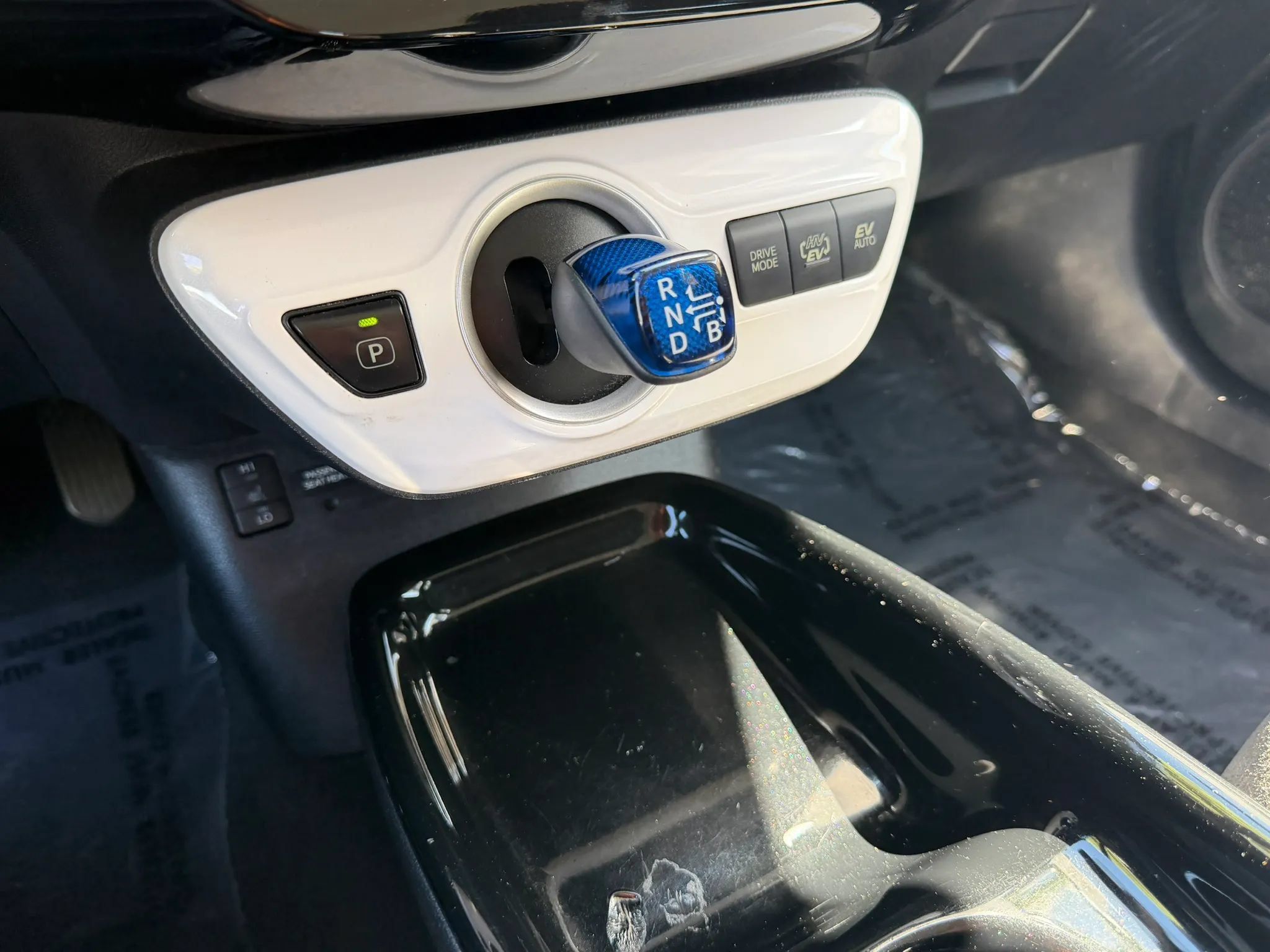 Used 2018 Toyota Prius Prime Plus FWD image 17