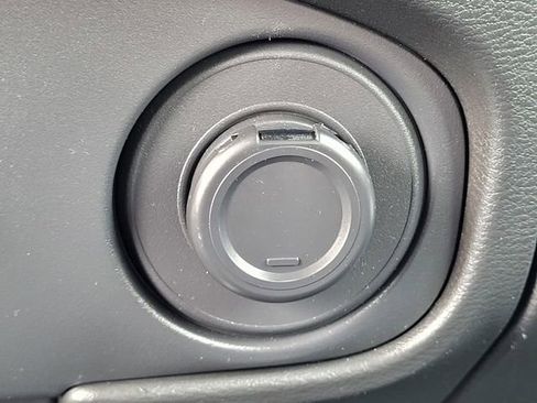 Used 2024 Nissan Frontier SV AWD/4WD image 13