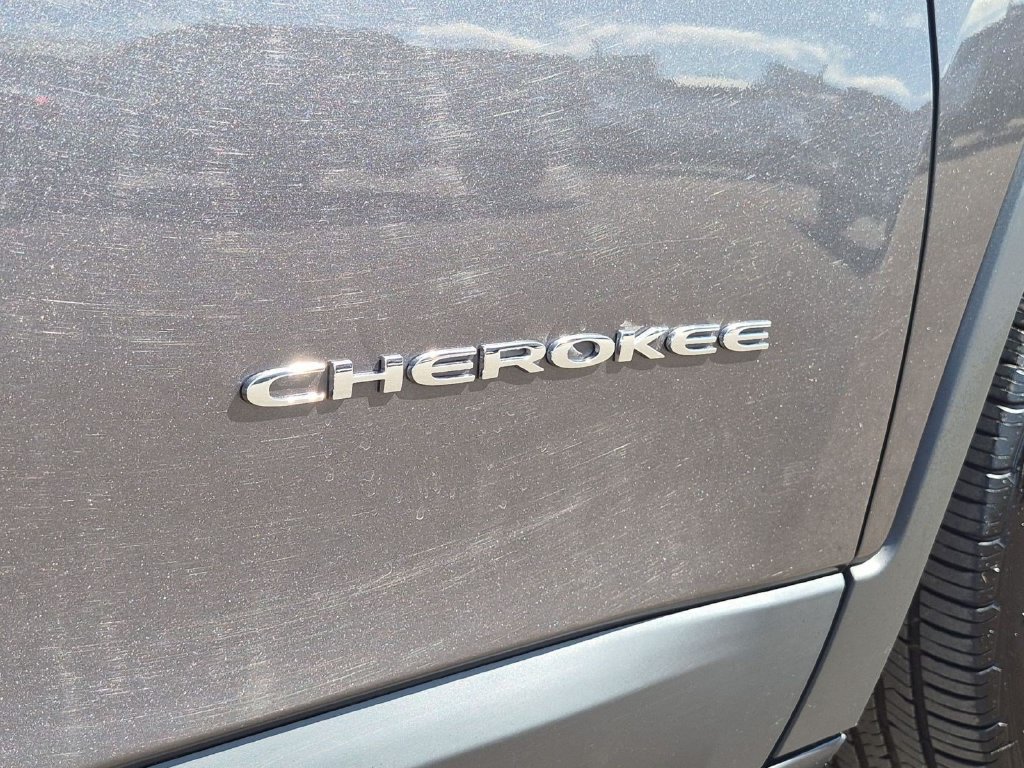 Used 2019 Jeep Cherokee Latitude Plus FWD image 26