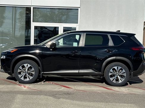 Used 2023 Nissan Rogue SV image 9