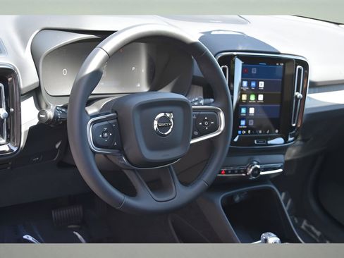 Certified 2025 Volvo XC40 B5 Plus w/ Protection Package Premier image 11