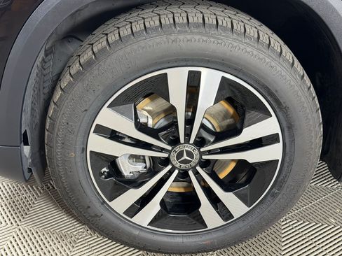 Used 2025 Mercedes-Benz GLA 250 image 12