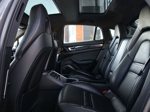 Used 2018 Porsche Panamera 4S image 29