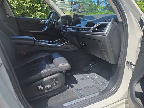 Used 2023 BMW X7 xDrive40i AWD/4WD image 16