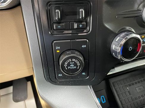 Used 2022 Ford F150 Lariat w/ Max Trailer Tow Package image 11