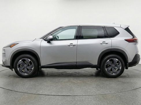 Used 2025 Nissan Rogue SV image 5