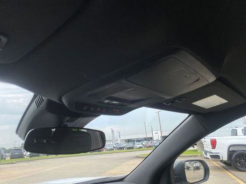 Used 2025 Chevrolet Traverse LT FWD image 26