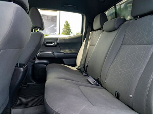Used 2018 Toyota Tacoma TRD Off-Road AWD/4WD image 19