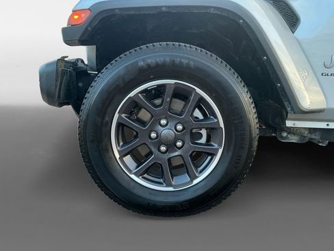 Used 2023 Jeep Gladiator Overland image 14
