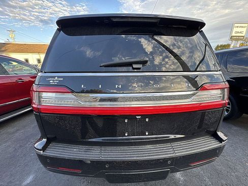 Used 2019 Lincoln Navigator Reserve image 26