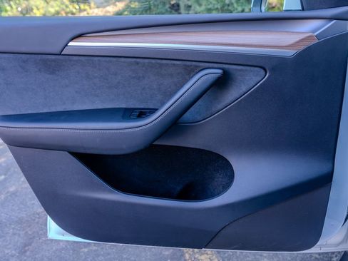 Used 2023 Tesla Model Y Long Range image 14