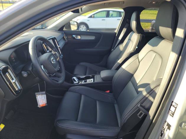 Used 2026 Volvo XC40 B5 Plus AWD/4WD image 6