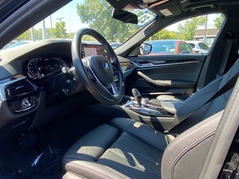 Used 2023 BMW 530e xDrive w/ Premium Package image 11