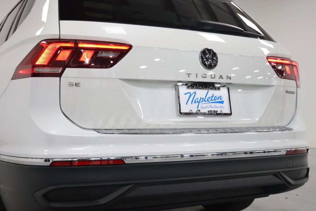 Used 2023 Volkswagen Tiguan SE w/ Panoramic Sunroof Package AWD/4WD image 13