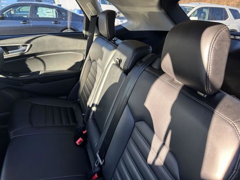 Used 2024 Ford Edge SEL image 10