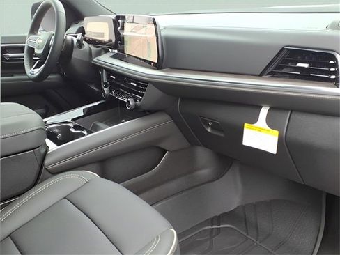 New 2026 Chevrolet Suburban Premier image 22